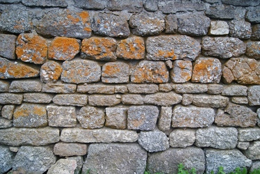 Mur de blocs granitiques