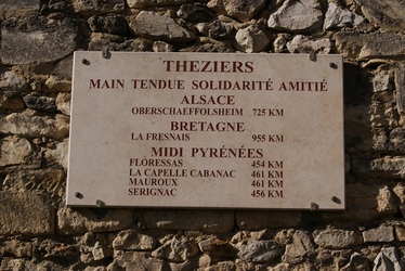Suite aux inondations de 2002, La Fresnais aide Théziers