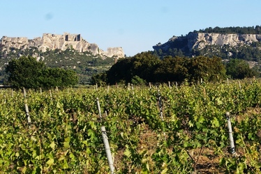 Au sommet, le château des Baux-de-Provence